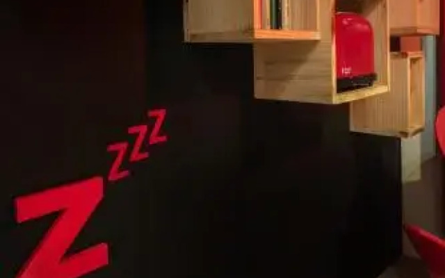 Zrooms Suites