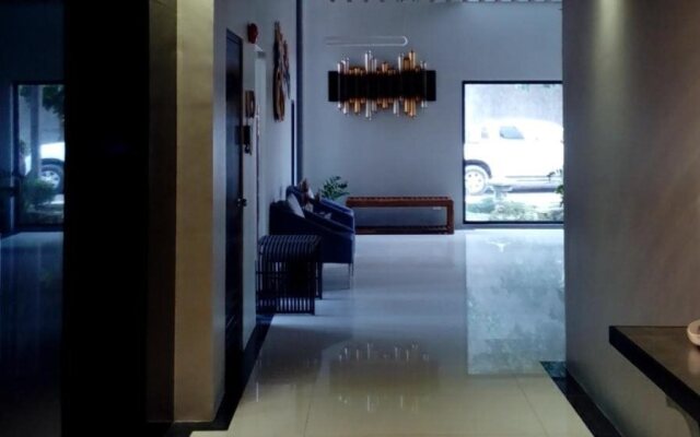 Lot 8 Serviced Apartments