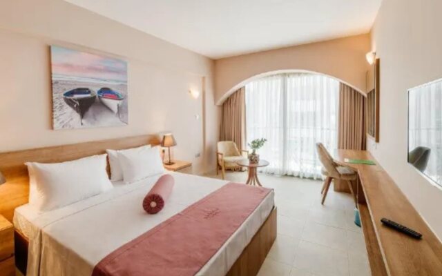 Olivia Palm Hotel