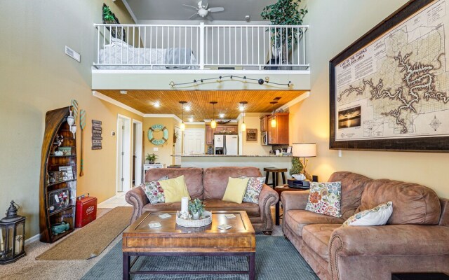 Lakefront Camdenton Condo: Grill & Community Pool