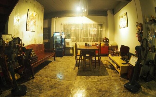 Mon Lodge & Yoga Donmuang
