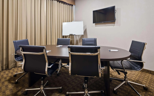 Best Western Plus Fergus Hotel