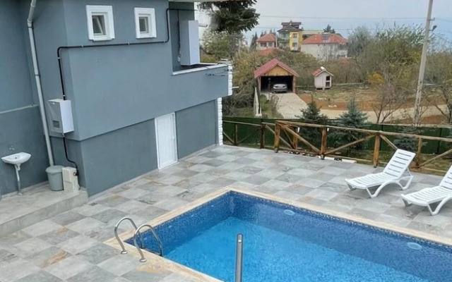 Mesmerizing House With Heated Pool in Sapanca