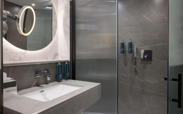 DoubleTree by Hilton London Victoria