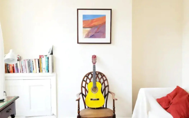 Spacious 2 bed Airbnb (entire house!)