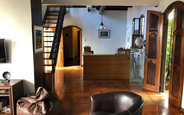 Chez Les Rois Guesthouse