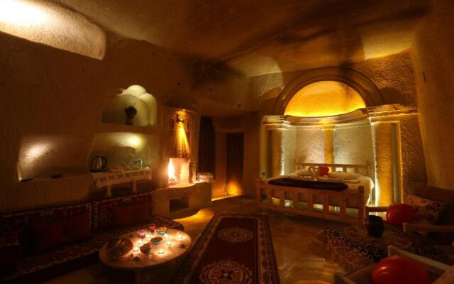 Abu Hayat Cave Suites