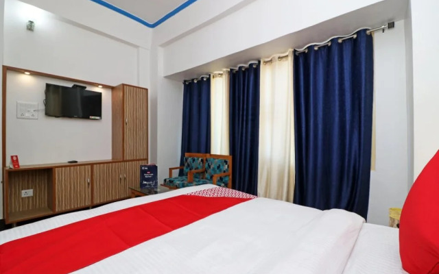 OYO 26832 Hotel Ratnodaya