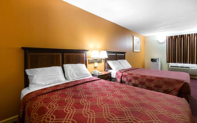 Econo Lodge At Six Flags