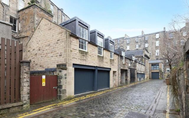 ALTIDO Contemporary and Vibrant 1BR flat near Princes Street