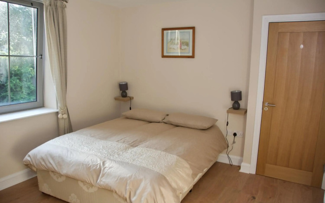 Oakleigh House, Apartment 1