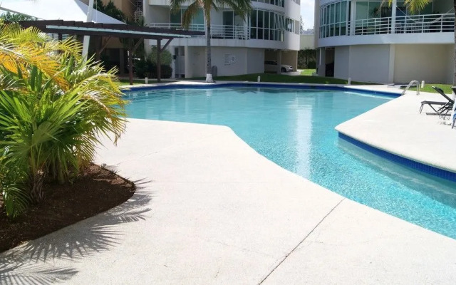 Luxury 3BR Condo HZ by TA