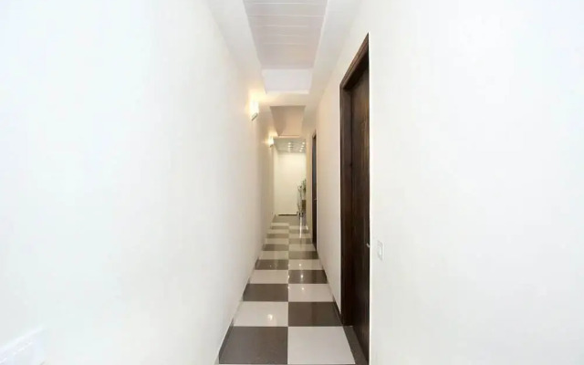 OYO 13373 Hotel Royal star