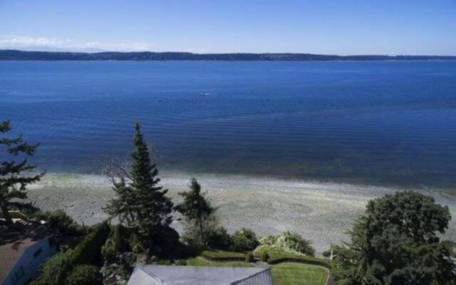 Sea Mist Waterfront Inn