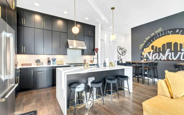 Speakeasy Rooftop Decks Hot Tub Karaoke