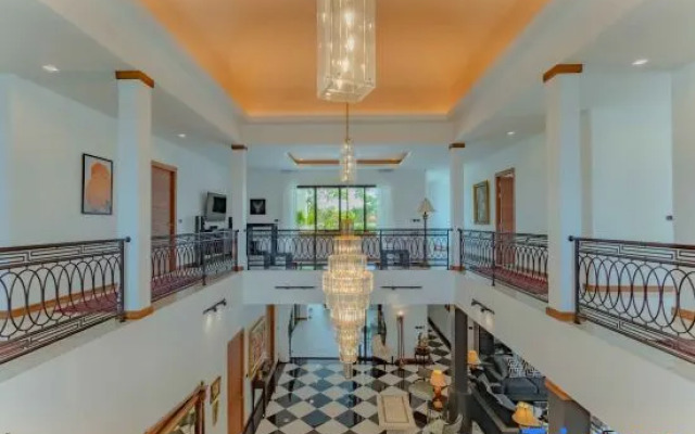 Villa Viola 7 Bedroom, Fully Staffed, on the Golf Course