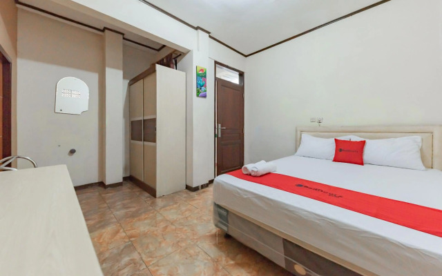 OYO 677 Rianes Family Guest House