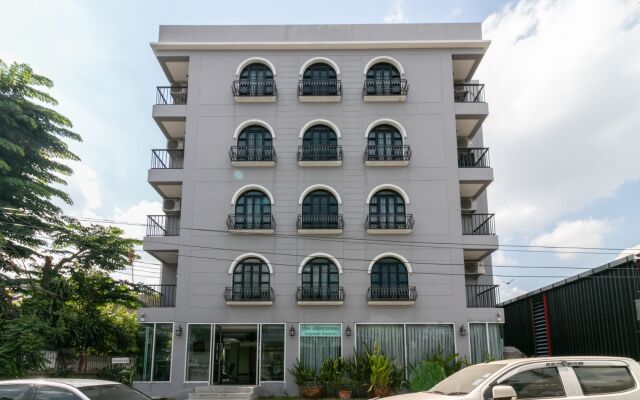 Resortel Lat Phrao 91 By Zuzu