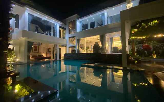 Art Pool Villa