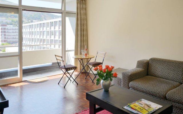 Sunny 2 Bedroom Apartment By The Companys Gardens