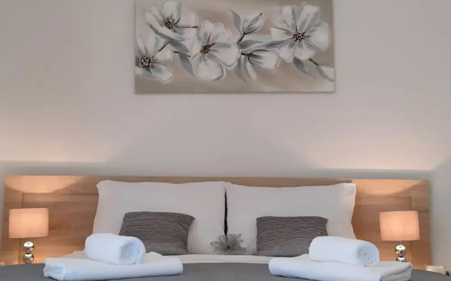 A3 Beachfront apt With big Terrace and sea View
