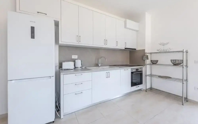 Urban Scene - Free Parking