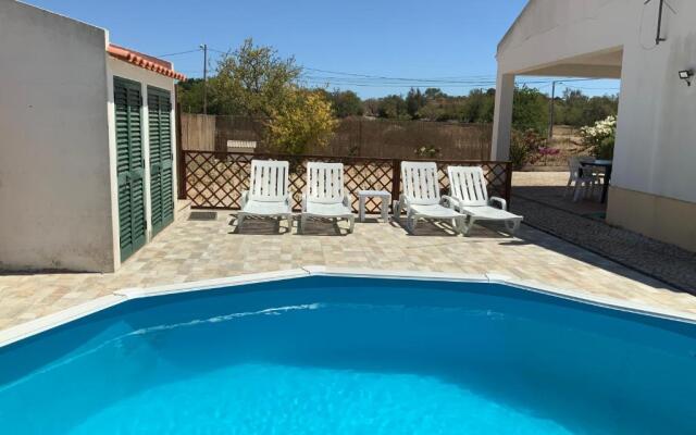 Guest House Alfarrobeiras