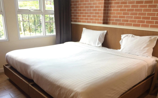 The President Hotel at Chokchai 4