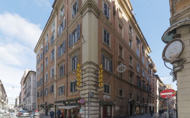 Montecitorio & Pantheon Stylish Flat