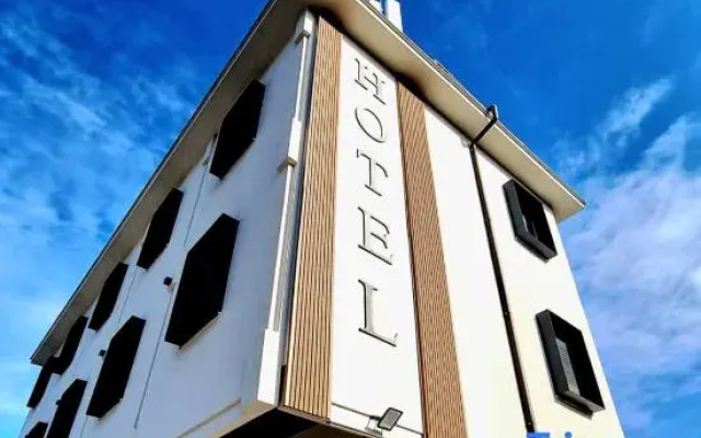 Hotel Revolution