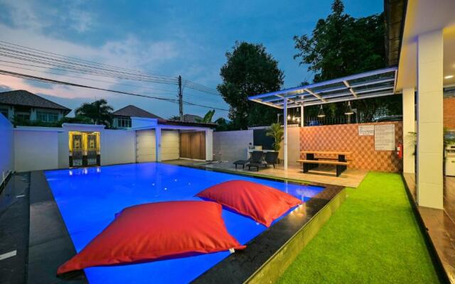 4Bd Pool Villa Pattaya With Jacuzzi Exquisite Pool Villa A