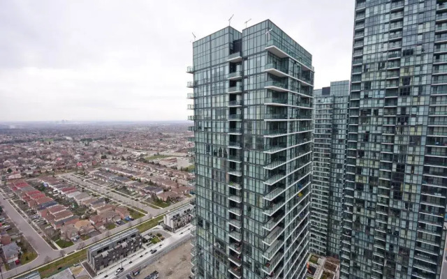 Royal Stays Furnished Apartments - Missisauga City Centre