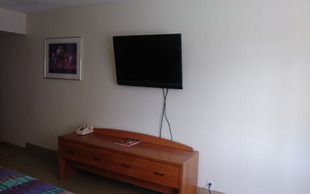 Big Chile Inn & Suites