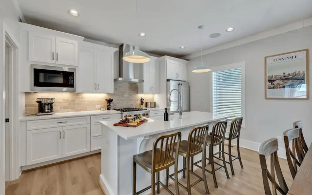 Soprano-private Rooftop-gr8 Walking Location