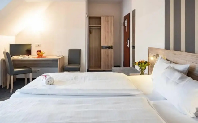 Astoria City Resort by Mayburgh