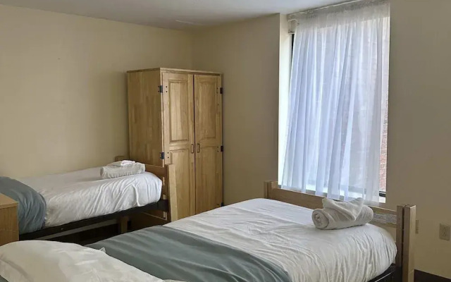 2 Bedroom 2 Bath Downtown Sleeps Six Walkable