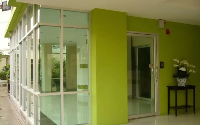 181 Ekkamai Apartment