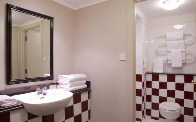 Riverside Lodge Hotel