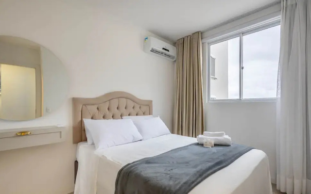Apt w/ BBQ & Balcony, 400m From the Beach Leaa0506