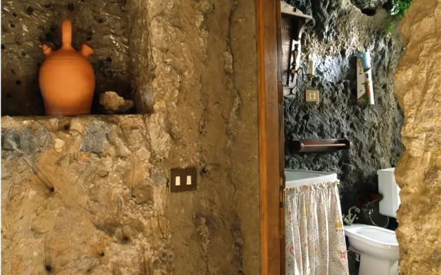 Casa Cueva Las Margaritas