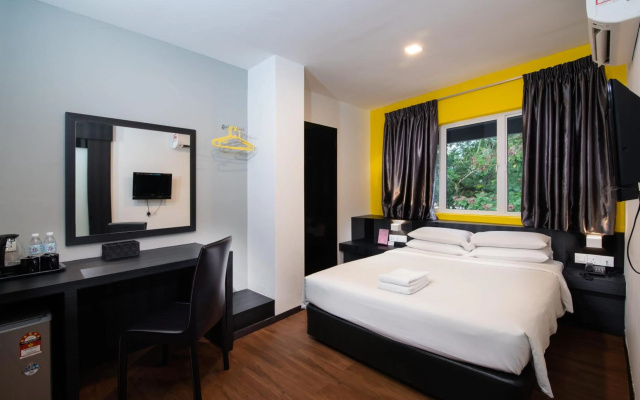 Hotel Waterfall – Guest Rooms – George Town