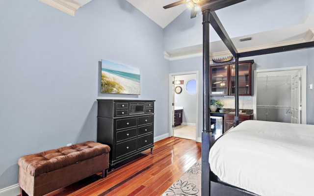Beach Pointe 301