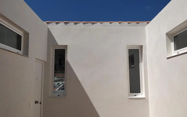New Deluxe Sunny Bungalow