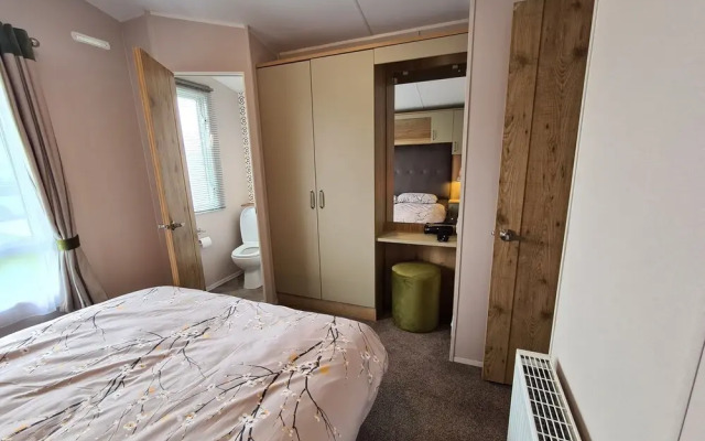 Stunning Platinum Caravan in Rhyl 2 Mins to Beach
