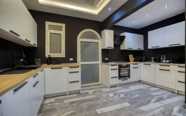 Host Prime Paradise Villa At Rehab City