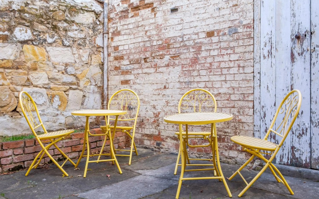 Cromwell Apartment - 3 Red Doors Battery Point