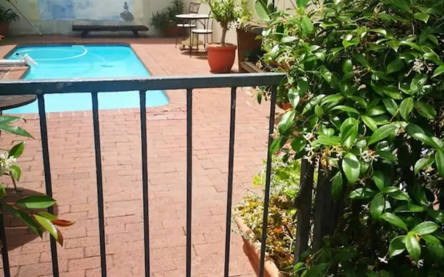 Luxurious Sea Point Apartment