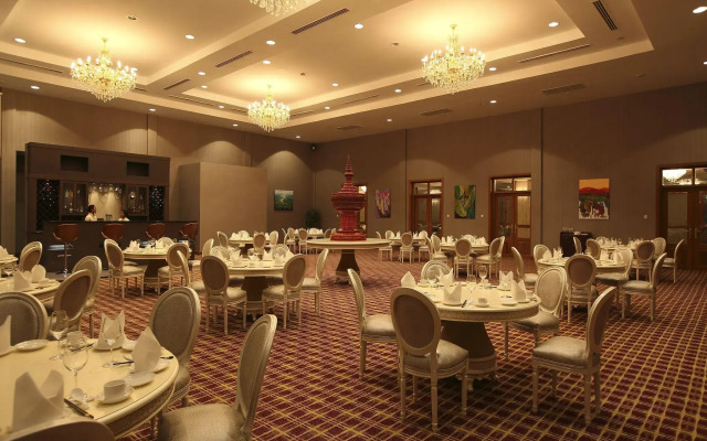 Horizon Lake View Resort Hotel