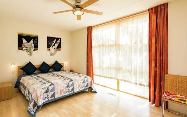 Comfortable Waterside Holiday Villa