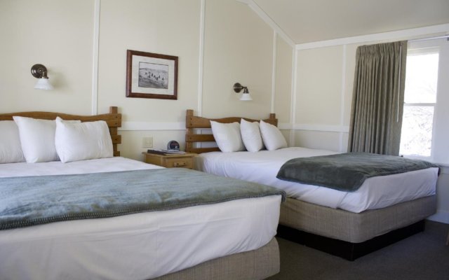 Mammoth Hot Springs & Cabins - Inside the Park